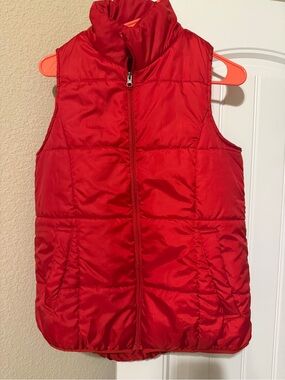 New Directions Red Quilted Puffer Vest Size Large Zip Front Lightweight